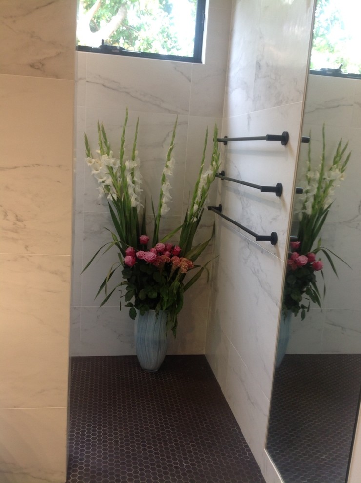 Residence Oakleigh Modern Bathroom Melbourne by Tiento Tiles