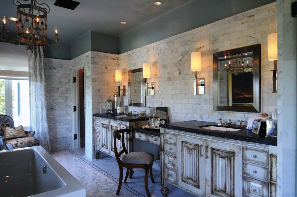 Design ideas for a traditional bathroom in Detroit.