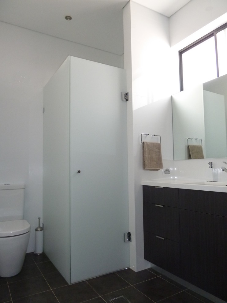 Aménagement d'une salle de bain contemporaine de taille moyenne.