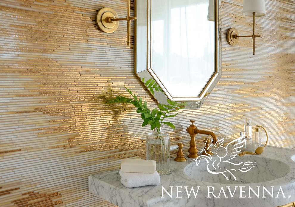Mittelgroßes Klassisches Badezimmer mit farbigen Fliesen und Mosaikfliesen in Sonstige