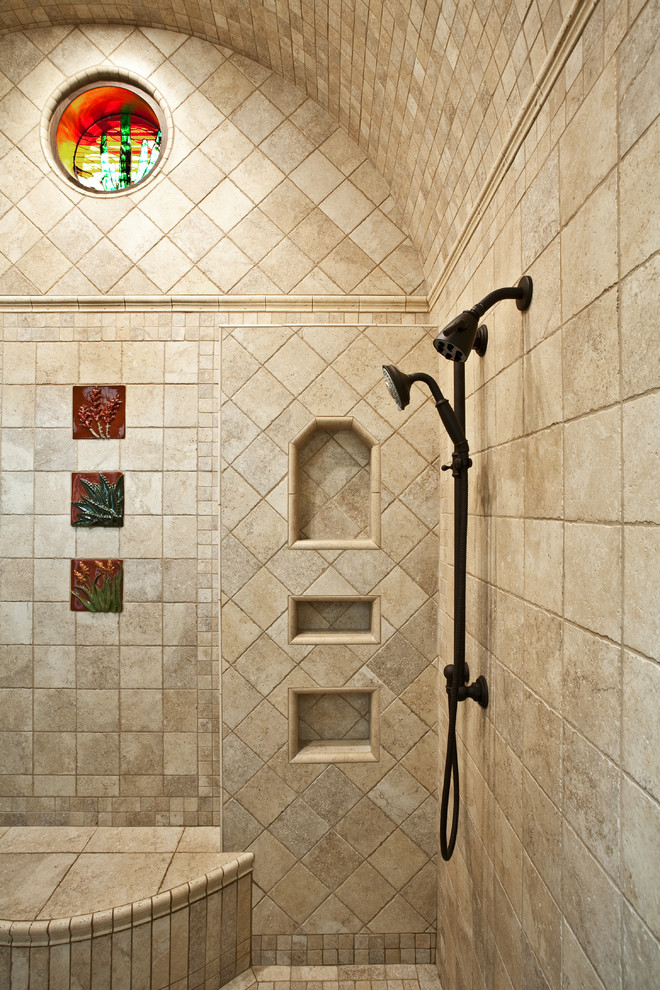 Foto di un'ampia stanza da bagno padronale chic con lavabo sottopiano, consolle stile comò, ante in legno scuro, top in granito, doccia doppia e pavimento in legno massello medio