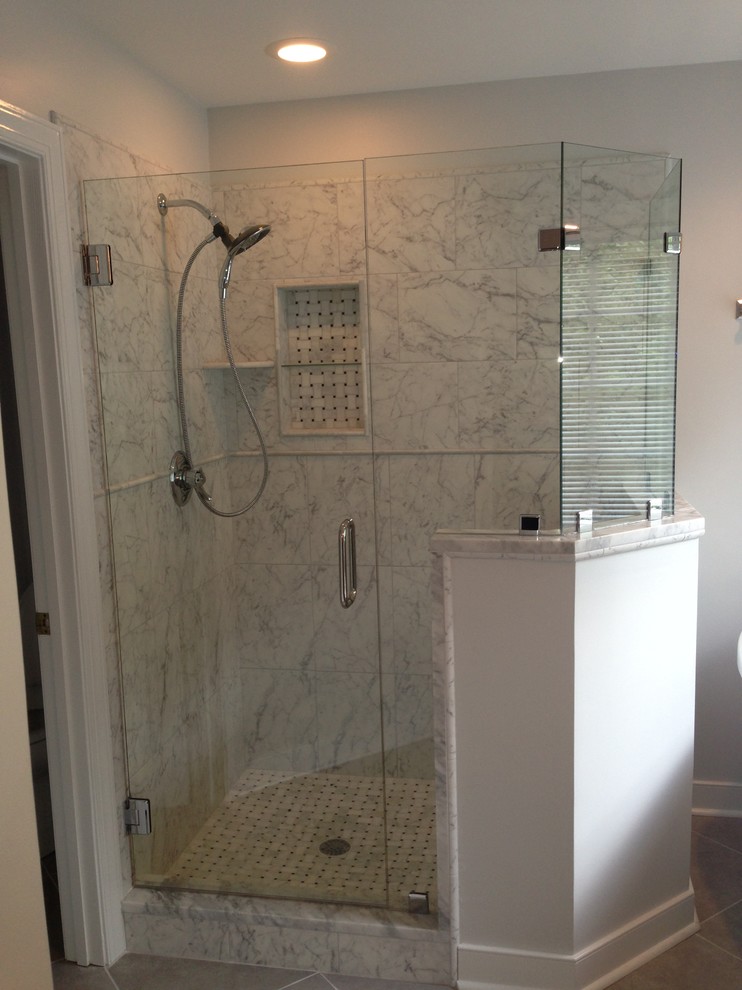 Example of a classic bathroom design in Richmond