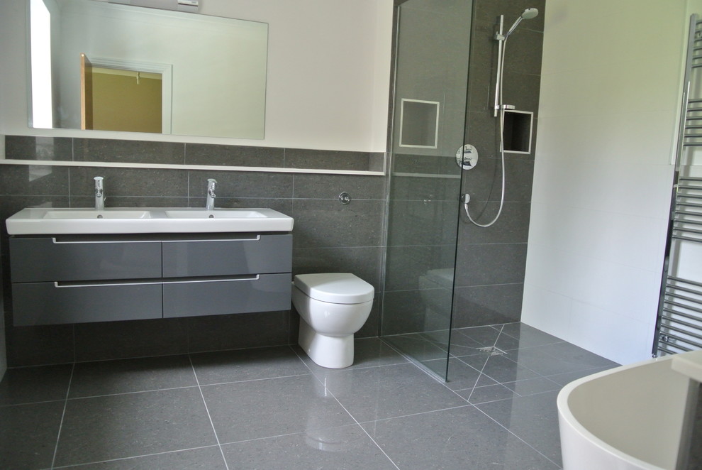Modernes Badezimmer in Hertfordshire