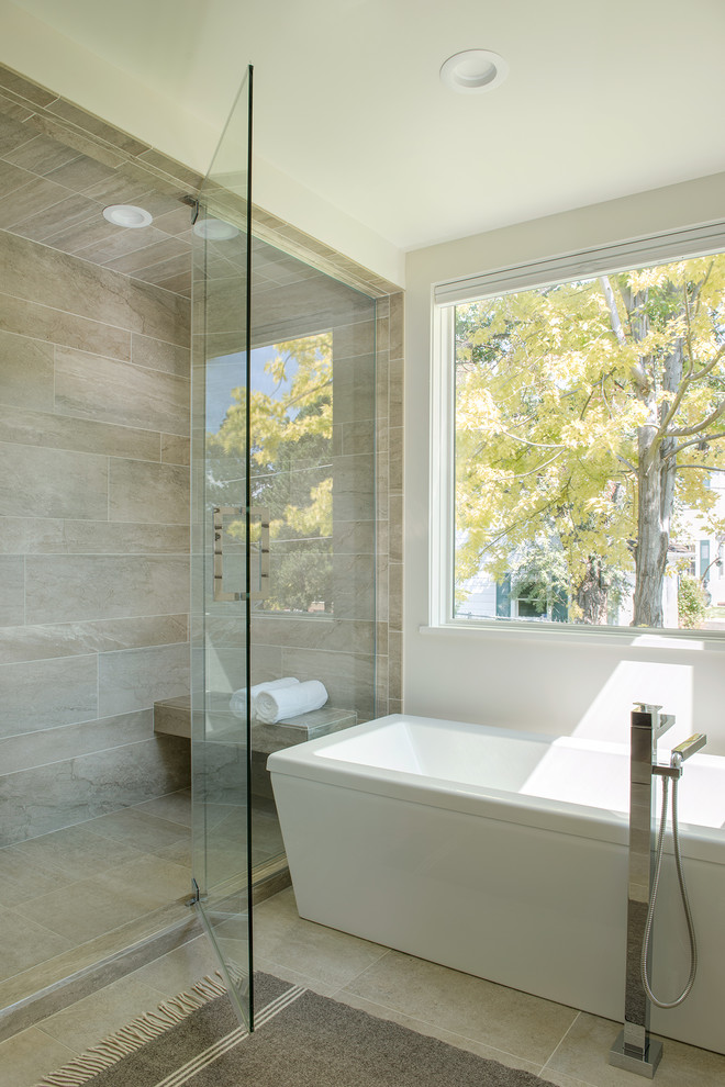 Идея дизайна: главная ванная комната среднего размера в современном стиле
