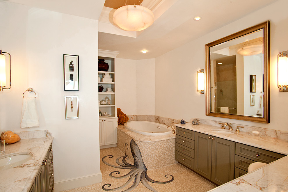 Идея дизайна: большая главная ванная комната в морском стиле с фасадами с декоративным кантом, серыми фасадами, накладной ванной, душем в нише, бежевой плиткой, белой плиткой, плиткой мозаикой, белыми стенами, полом из мозаичной плитки, врезной раковиной и мраморной столешницей