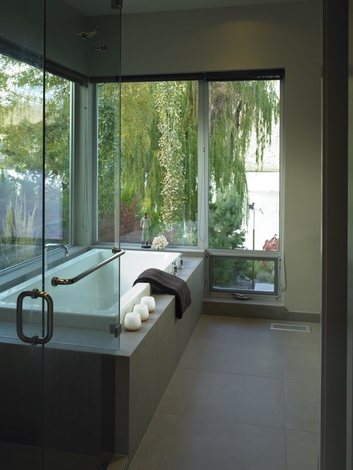 バスルームのプラン 最もくつろげるバスタブの形と設置のタイプを選ぼう Houzz ハウズ