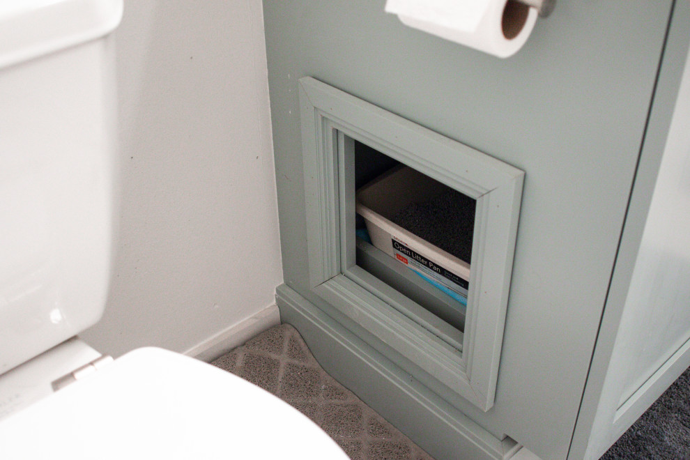 Cette image montre une salle de bain principale minimaliste avec un carrelage noir et blanc, des carreaux de porcelaine, un mur gris, un sol en carrelage de porcelaine, un lavabo encastré, un sol multicolore et une cabine de douche à porte battante.