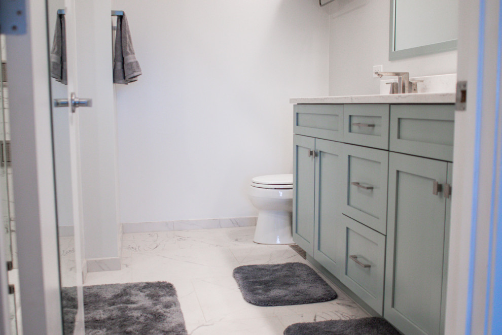 Esempio di una stanza da bagno padronale minimalista con pistrelle in bianco e nero, piastrelle in gres porcellanato, pareti grigie, pavimento in gres porcellanato, lavabo sottopiano, pavimento multicolore e porta doccia a battente