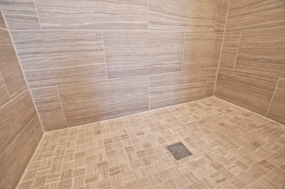 Example of a small transitional master beige tile and porcelain tile porcelain tile and beige floor alcove shower design in Nashville with shaker cabinets, dark wood cabinets, a two-piece toilet, gray walls, an undermount sink, quartz countertops, a hinged shower door and white countertops