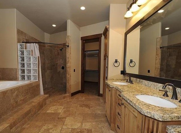 Example of a cottage bathroom design in Salt Lake City