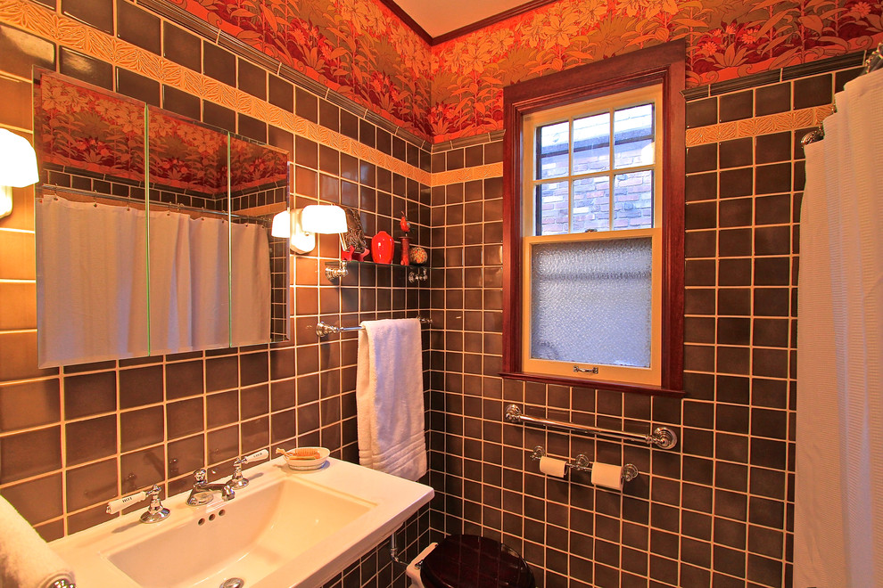 Example of a classic bathroom design in New York