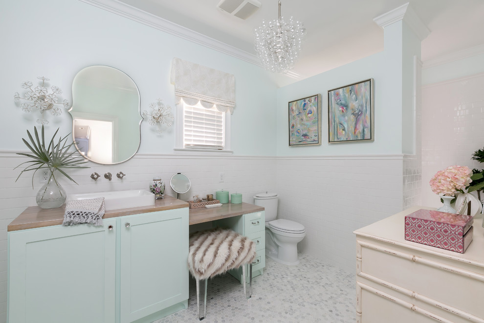 This is an example of a farmhouse bathroom in Charleston.