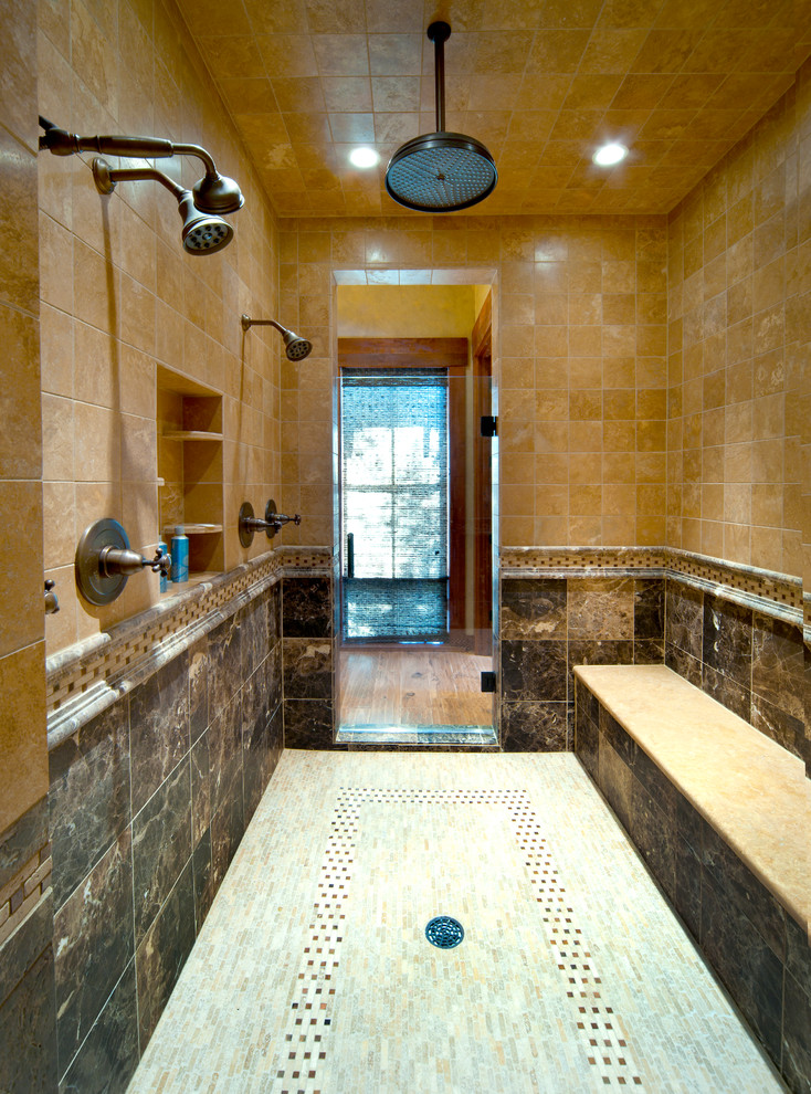 Immagine di una stanza da bagno moderna con doccia doppia, pavimento in gres porcellanato e top piastrellato