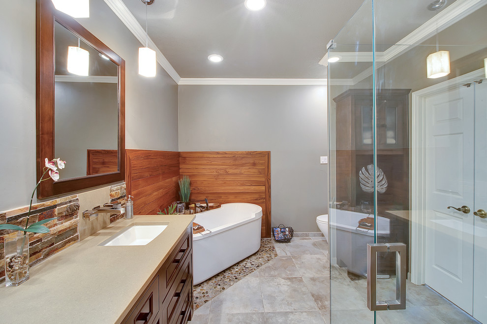 Example of a minimalist bathroom design in Dallas