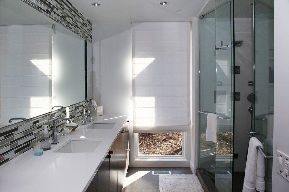 Inspiration for a contemporary bathroom in Chicago.