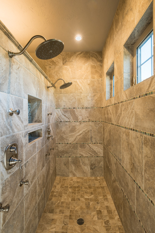 Идея дизайна: большая главная ванная комната в современном стиле с фасадами с выступающей филенкой, бежевыми фасадами, накладной ванной, угловым душем, раздельным унитазом, бежевой плиткой, каменной плиткой, бежевыми стенами, полом из керамической плитки, накладной раковиной, бежевым полом и открытым душем