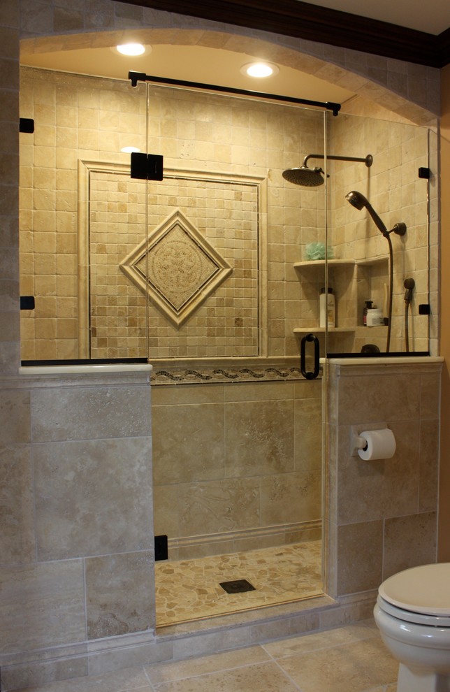 Exemple d'une grande douche en alcôve principale chic en bois foncé avec WC séparés, un carrelage beige, un carrelage de pierre, un sol en travertin, une vasque, un plan de toilette en onyx et un placard avec porte à panneau surélevé.