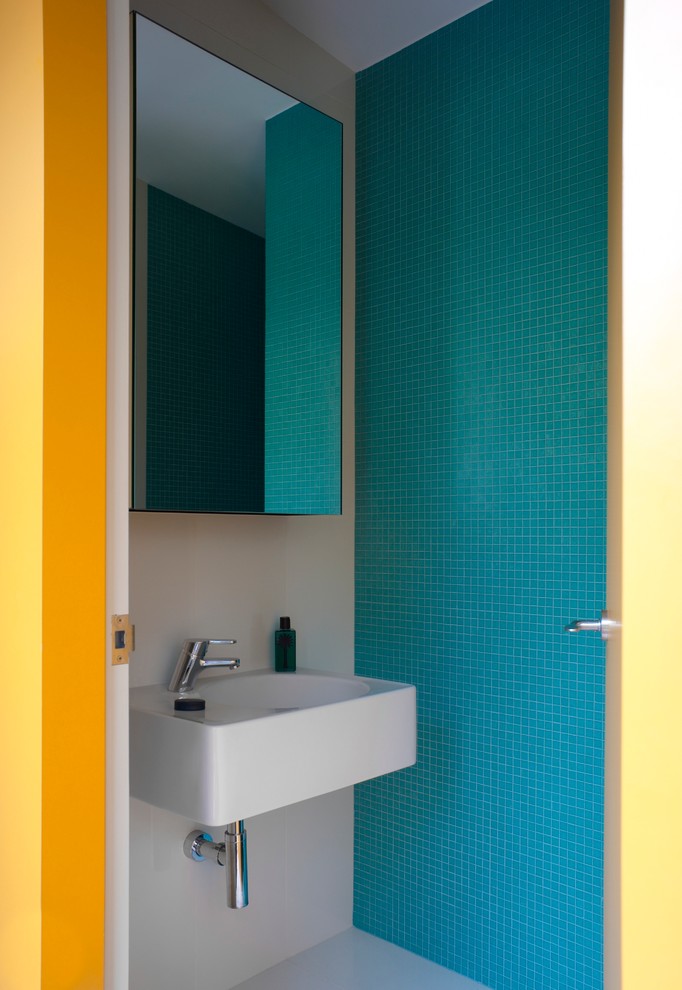 Bathroom - modern bathroom idea in Sydney