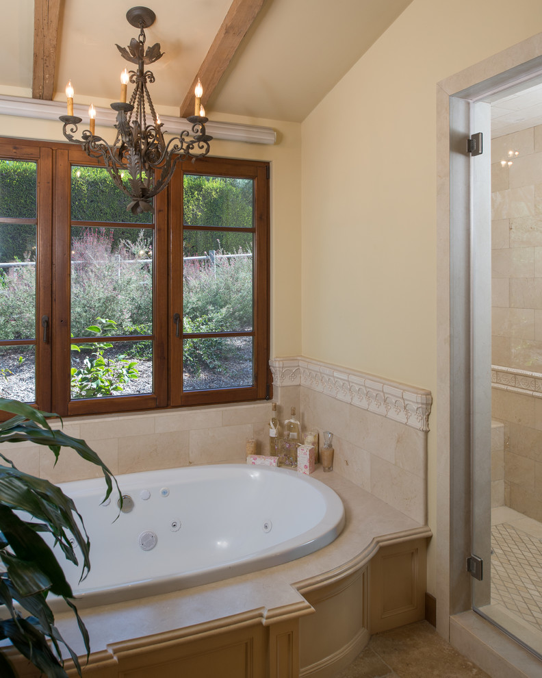 Пример оригинального дизайна: главная ванная комната среднего размера в средиземноморском стиле