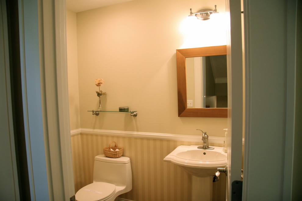 Cette photo montre une salle de bain craftsman.