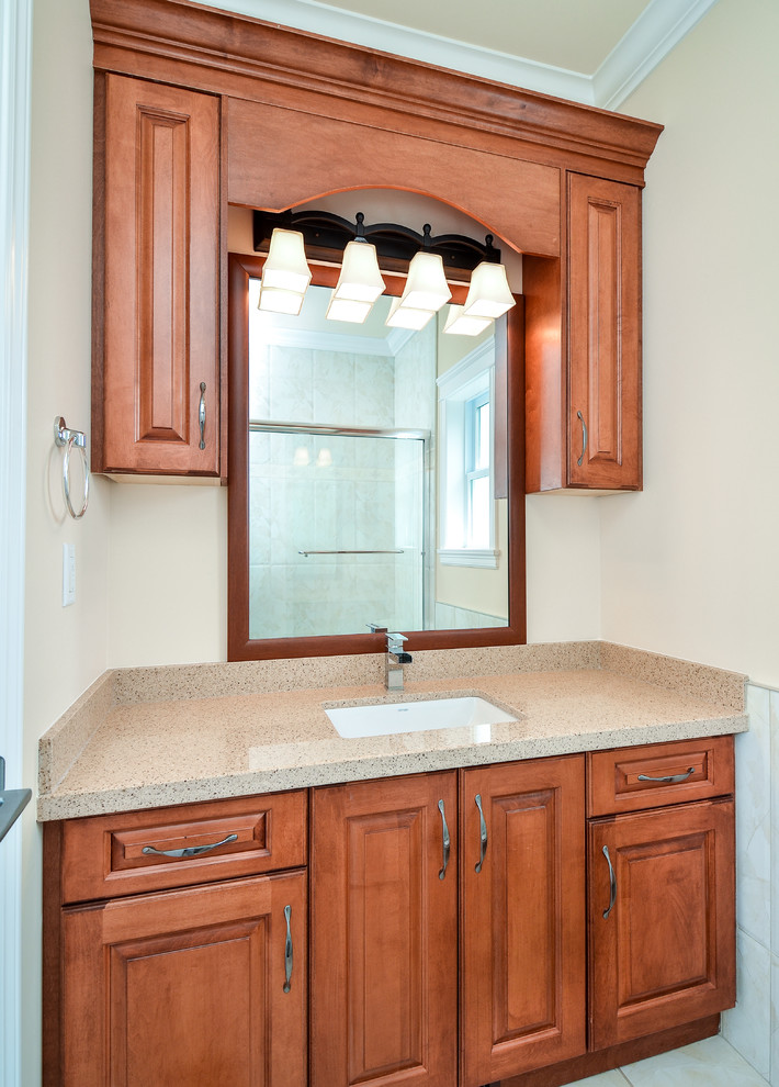 Rustic and comfy bathroom Vancouver - Contemporary ...