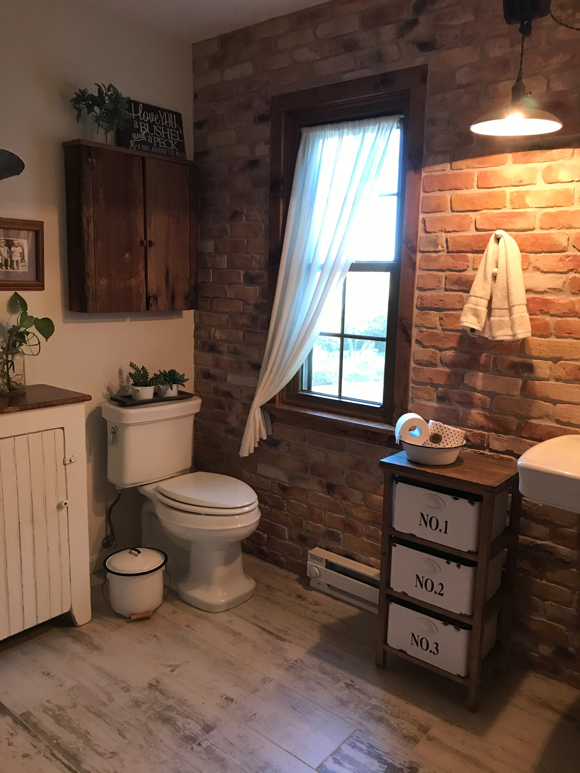 75 Beautiful Rustic Brick Wall Bath Pictures Ideas June 2021 Houzz