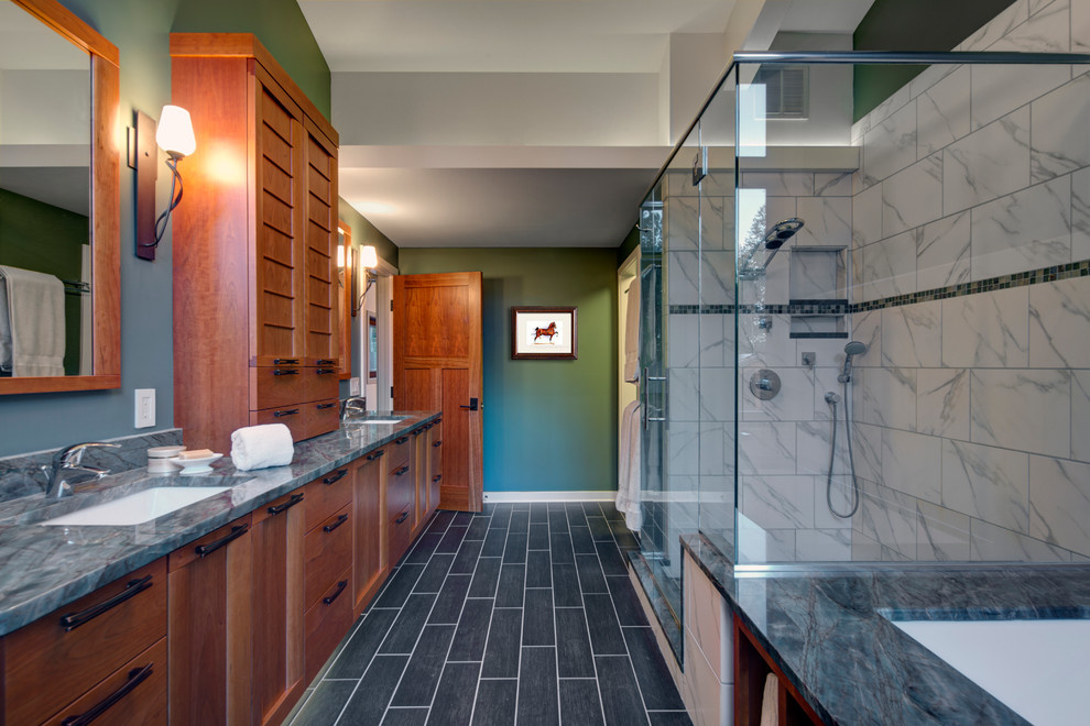 Imagen de cuarto de baño rural con lavabo bajoencimera, armarios con paneles lisos, puertas de armario de madera oscura, bañera encastrada sin remate, ducha empotrada, baldosas y/o azulejos grises y encimeras turquesas