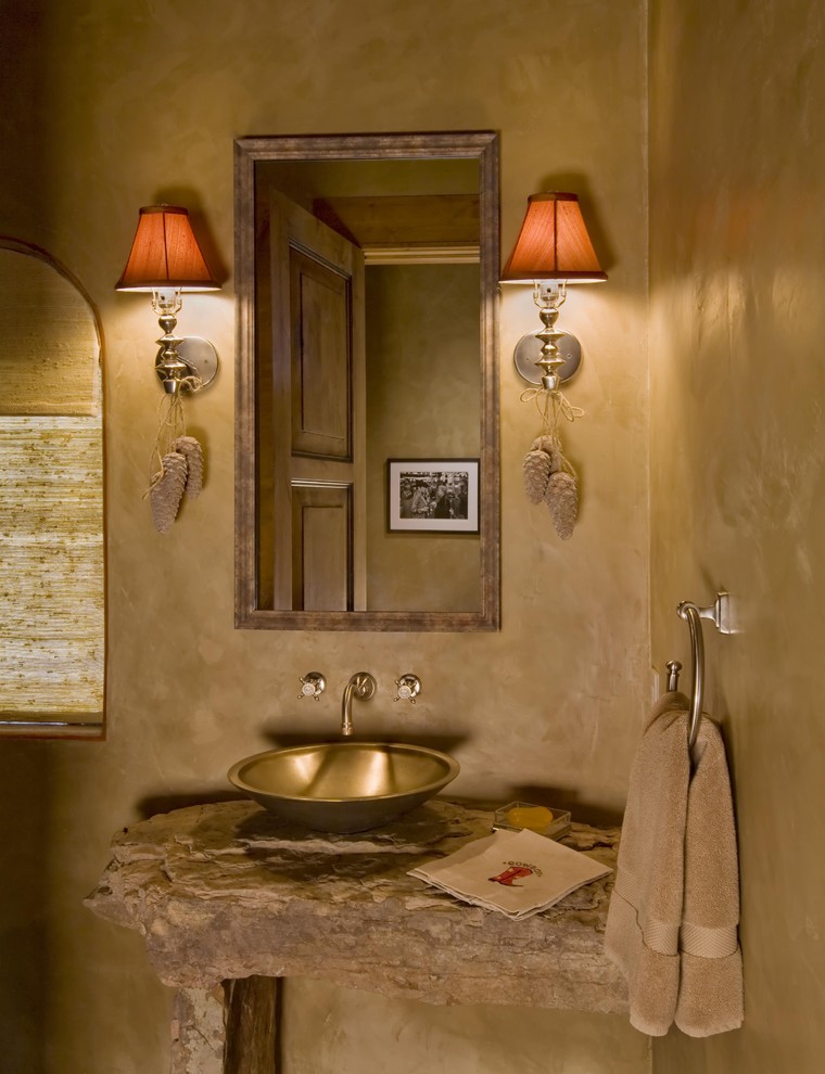 他の地域にあるラスティックスタイルのおしゃれな浴室 (ベッセル式洗面器) の写真