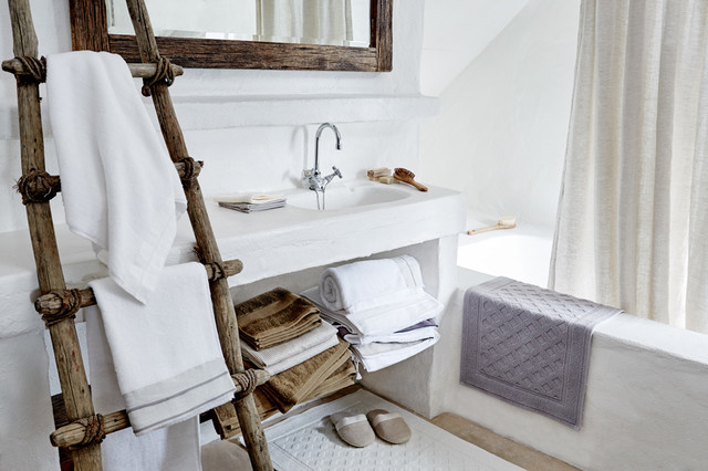 Opbevar gæstehåndklæder og badehåndklæder smart. Her er 6 lækre løsninger:  Opbevarer dine håndklæder praktisk og med stil