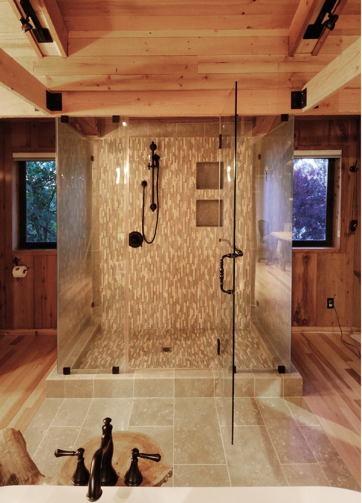 Idées déco pour une salle de bain montagne de taille moyenne avec une douche ouverte, un carrelage vert, un carrelage de pierre et un sol en calcaire.