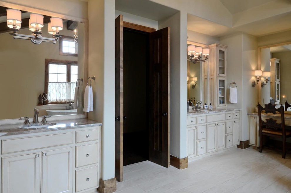 Cette image montre une salle d'eau traditionnelle de taille moyenne avec un placard avec porte à panneau encastré, des portes de placard blanches, un mur blanc, un sol en carrelage de céramique, un lavabo encastré, un plan de toilette en quartz modifié et un sol blanc.