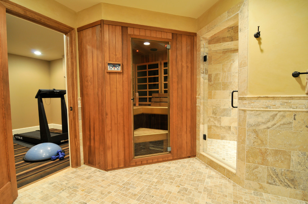 Ispirazione per una sauna tradizionale con lavabo a bacinella, consolle stile comò, ante in legno scuro, top in granito, WC a due pezzi, piastrelle marroni e pareti gialle