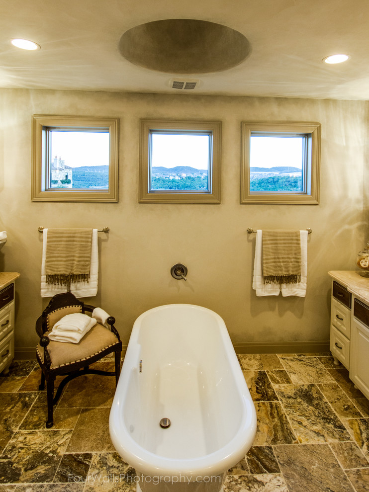 Inspiration pour une grande douche en alcôve principale méditerranéenne avec un lavabo encastré, un placard en trompe-l'oeil, des portes de placard beiges, un plan de toilette en granite, une baignoire indépendante, WC séparés, un carrelage beige, des carreaux en terre cuite, un mur beige et un sol en travertin.