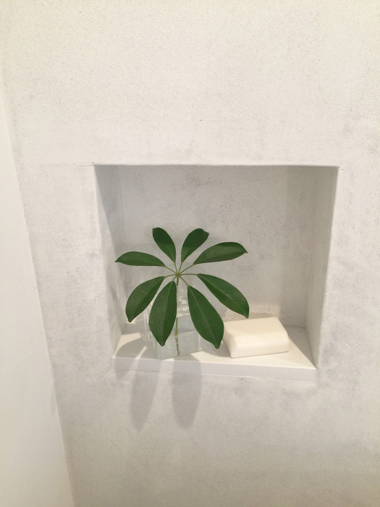 Modelo de cuarto de baño principal campestre de tamaño medio sin sin inodoro con bañera japonesa y suelo de baldosas de porcelana