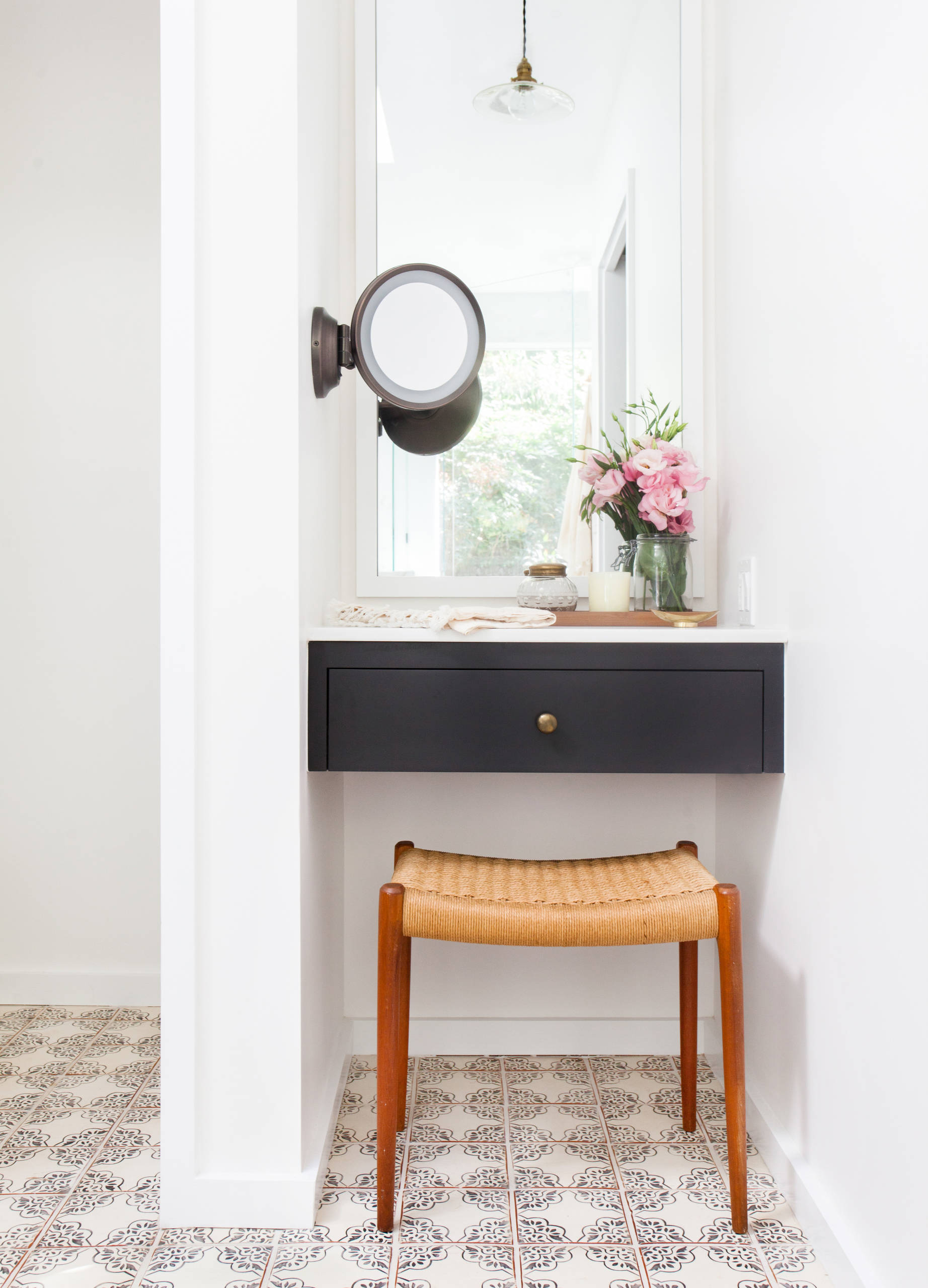 Dressing Table Ideas For Every Size, Narrow Vanity Table