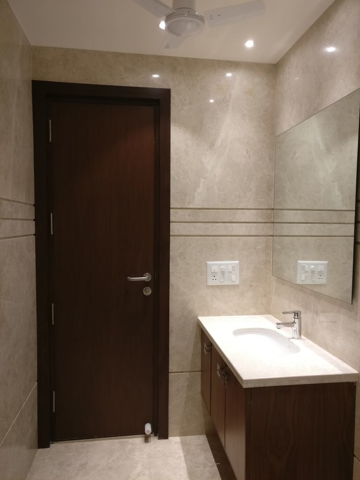Contemporary bathroom in Delhi.