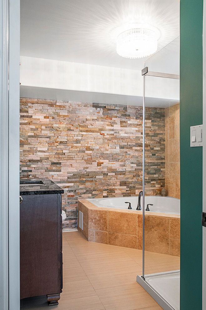 Exemple d'une grande salle de bain principale tendance en bois brun avec un carrelage de pierre, un sol en carrelage de porcelaine, un placard à porte persienne, un bain bouillonnant, une douche d'angle, WC séparés, un carrelage marron, un mur bleu, un lavabo encastré et un plan de toilette en granite.