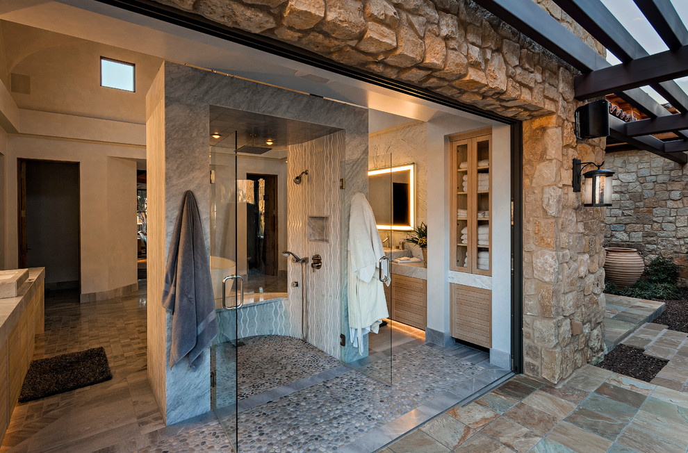 Стильный дизайн: огромная ванная комната в современном стиле - последний тренд