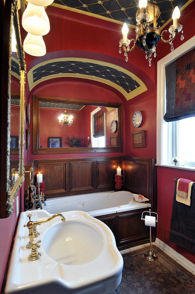 Inspiration for a traditional bathroom in Orlando.