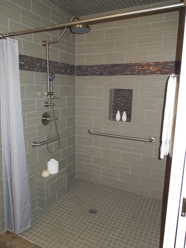 Источник вдохновения для домашнего уюта: ванная комната в стиле неоклассика (современная классика) с разноцветной плиткой