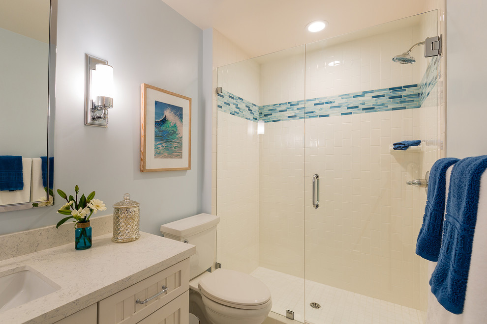На фото: детская ванная комната среднего размера в морском стиле с врезной раковиной, фасадами с декоративным кантом, белыми фасадами, столешницей из искусственного кварца, раздельным унитазом, синей плиткой, стеклянной плиткой, синими стенами и полом из керамической плитки