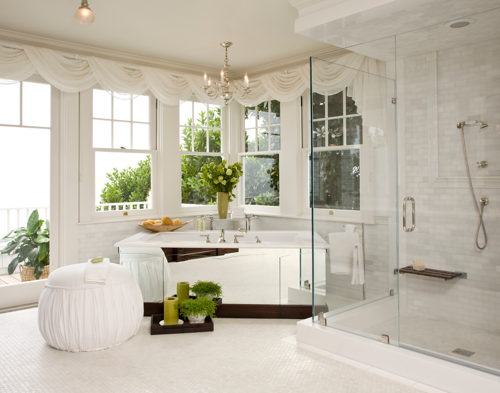 Immagine di una stanza da bagno stile marinaro con piastrelle diamantate