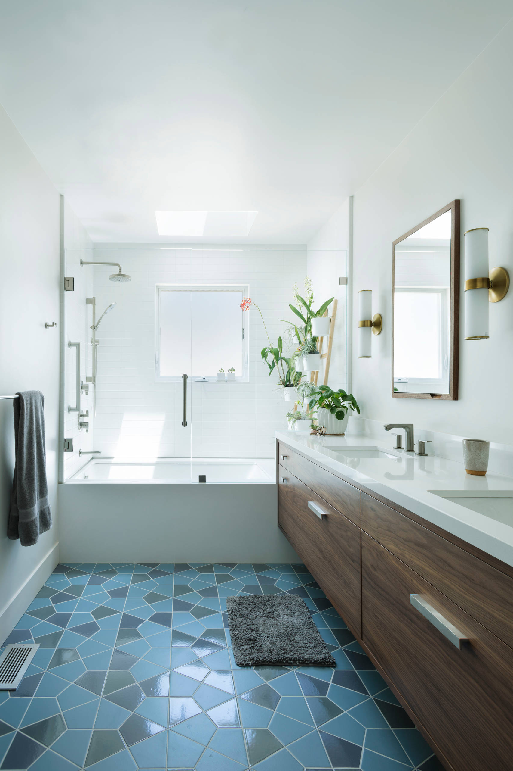 75 Modern Tub/Shower Combo Ideas You'Ll Love - May, 2023 | Houzz