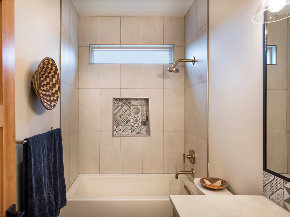 Bathroom - mid-sized southwestern 3/4 porcelain tile and gray floor bathroom idea in Albuquerque with flat-panel cabinets, gray cabinets, quartz countertops and white countertops