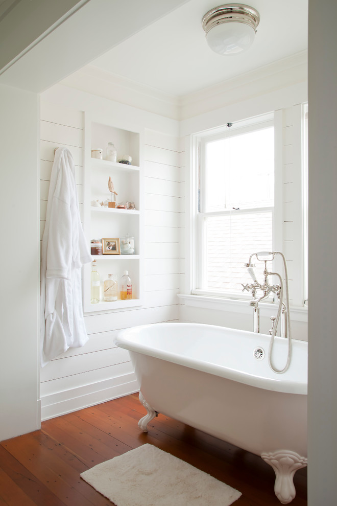 Источник вдохновения для домашнего уюта: ванная комната в морском стиле с ванной на ножках