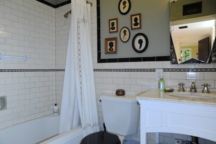 Inspiration för ett litet vintage en-suite badrum