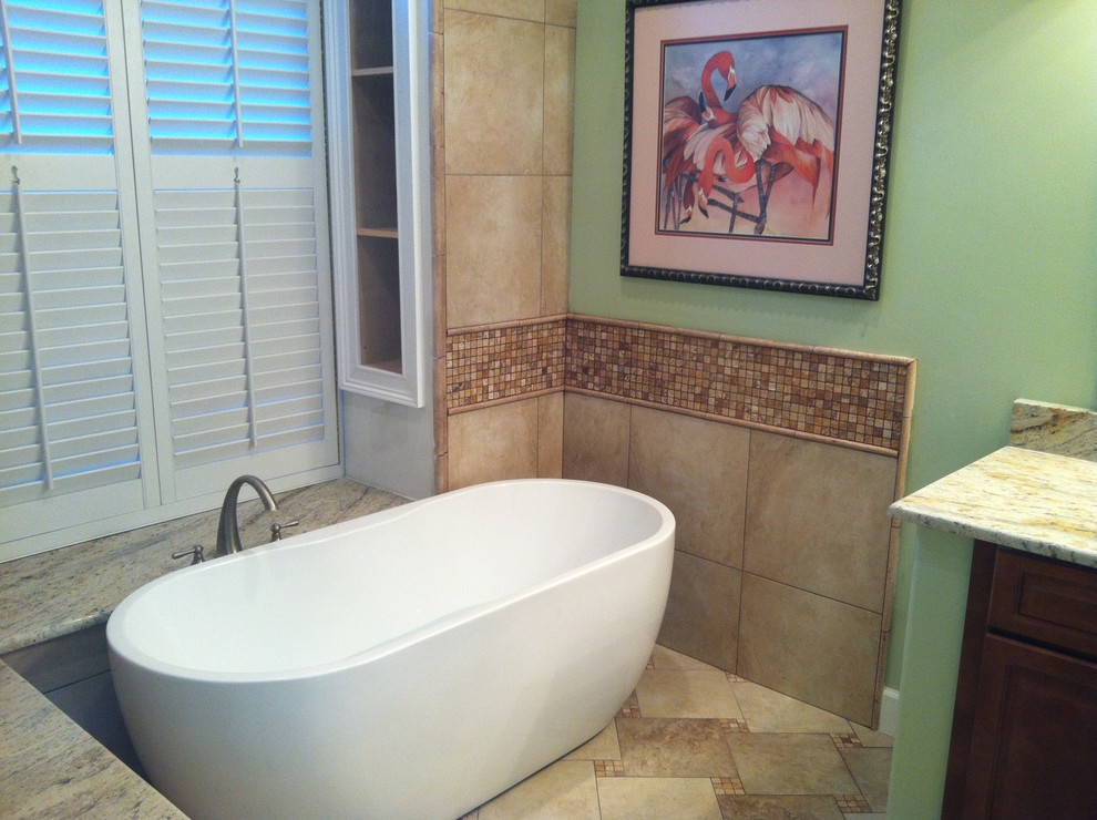 Inspiration for a contemporary bathroom remodel in Tampa