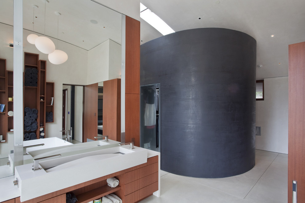 サンフランシスコにあるコンテンポラリースタイルのおしゃれな浴室 (横長型シンク) の写真