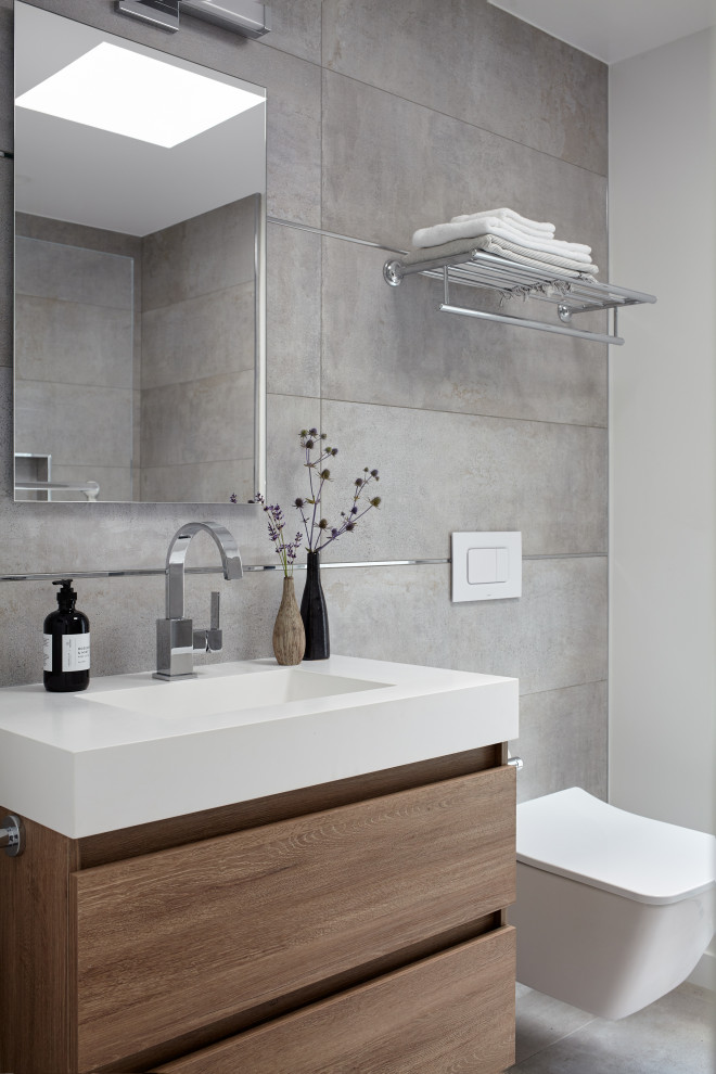 Mid-century modern bathroom photo in San Francisco