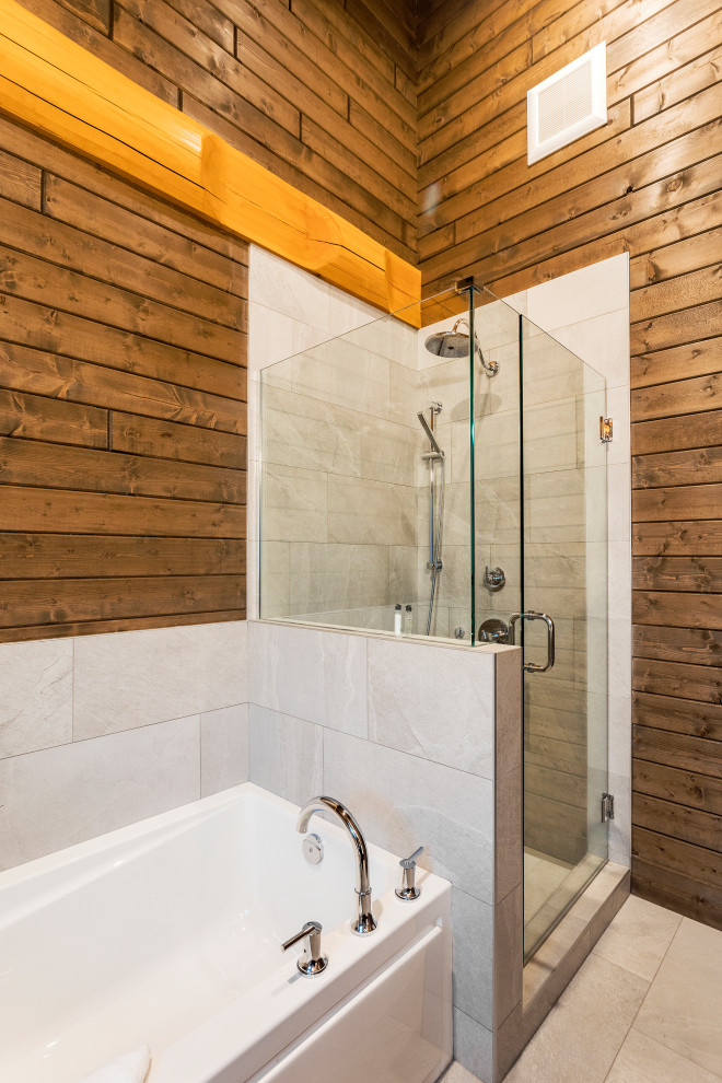 Пример оригинального дизайна: ванная комната среднего размера в стиле рустика с фасадами в стиле шейкер, темными деревянными фасадами, ванной в нише, угловым душем, раздельным унитазом, серой плиткой, керамической плиткой, серыми стенами, полом из керамической плитки, душевой кабиной, врезной раковиной, столешницей из гранита, серым полом, душем с распашными дверями, серой столешницей, тумбой под одну раковину, встроенной тумбой, потолком из вагонки и стенами из вагонки